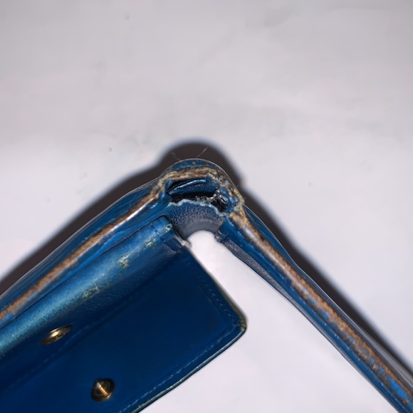 Authentic Louis Vuitton Epi Marco Wallet. Code# MI0992.  Offers are welcome 🌸 - Picture 10 of 15